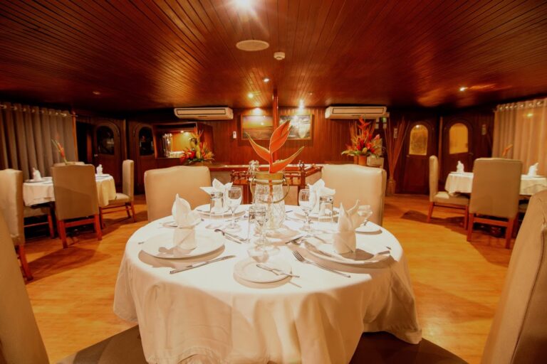 Dinning Room | Amatista Expedition Cruise