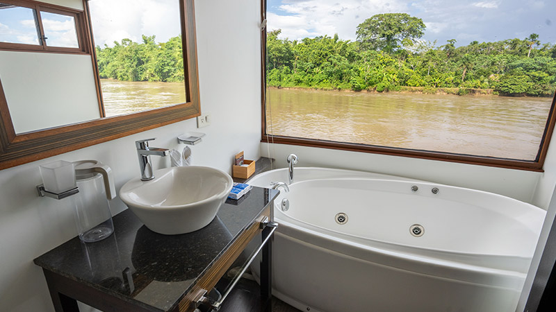 Bathroom | Deluxe Suites | Anakonda Amazon Cruises